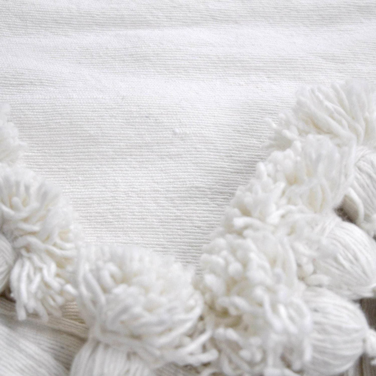 Couverture Pompon Blanche - 300 x 200 cm - Moroccan 