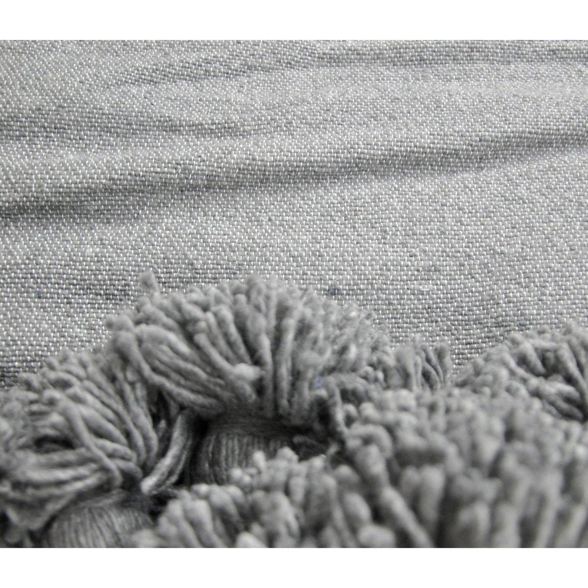 Couverture Pompon Grise