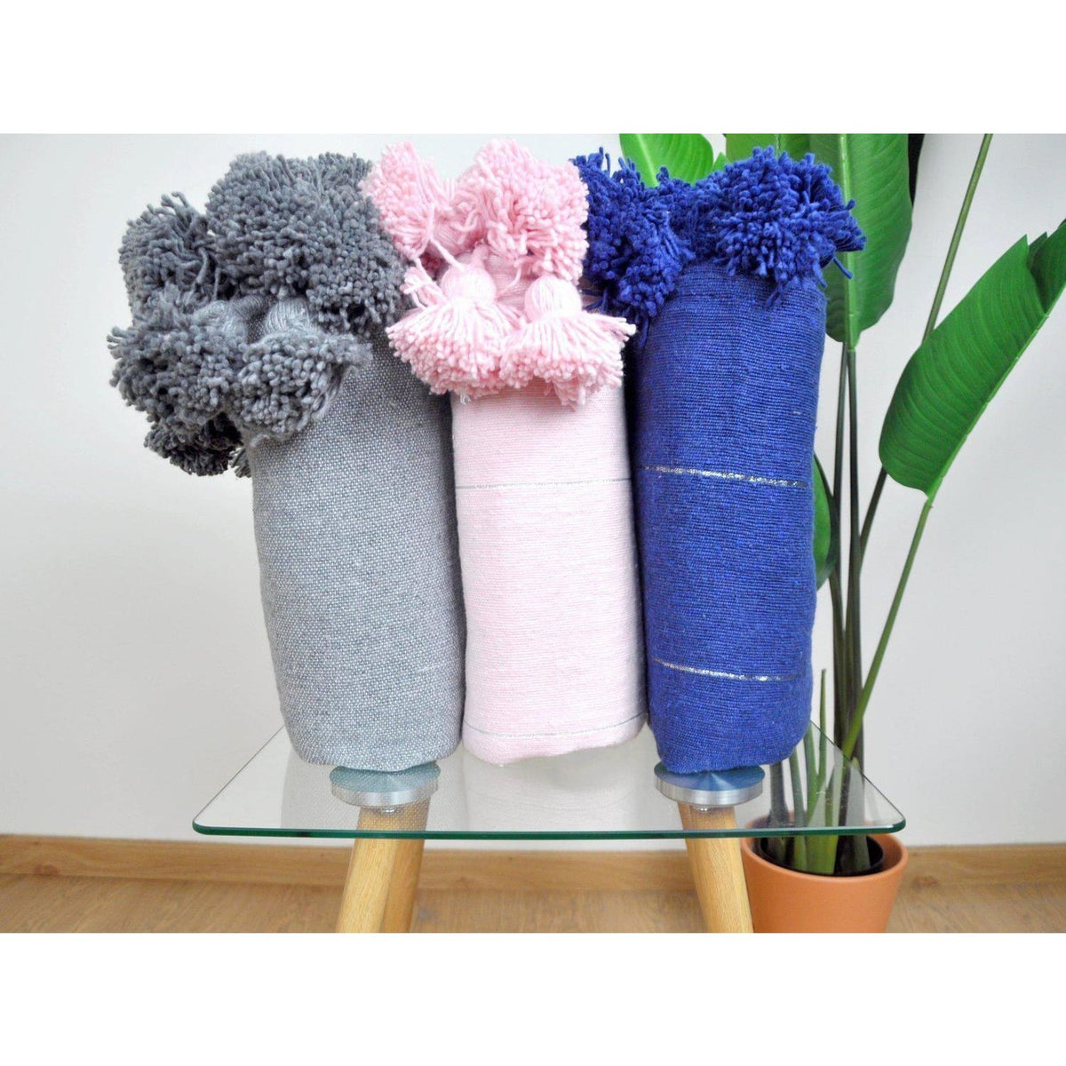 Couverture Pompon Grise