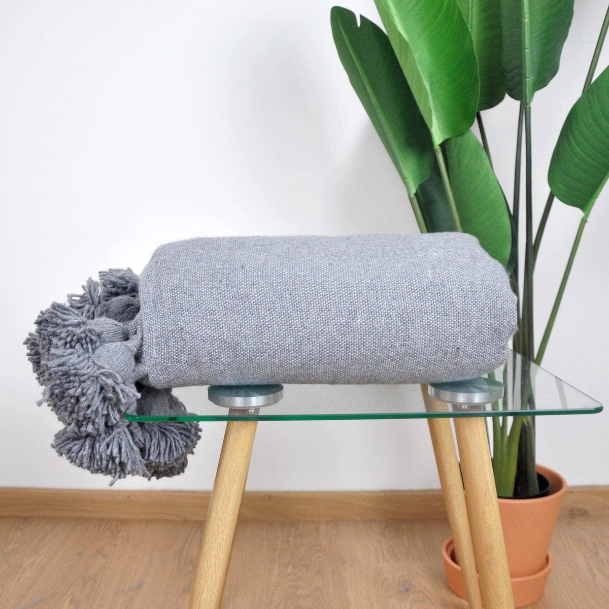 Couverture Pompon Grise