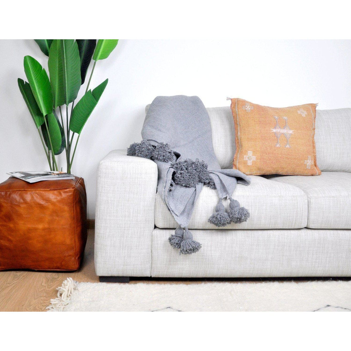 Couverture Pompon Grise